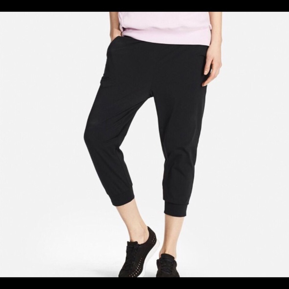 Uni Qlo cropped sweatpants